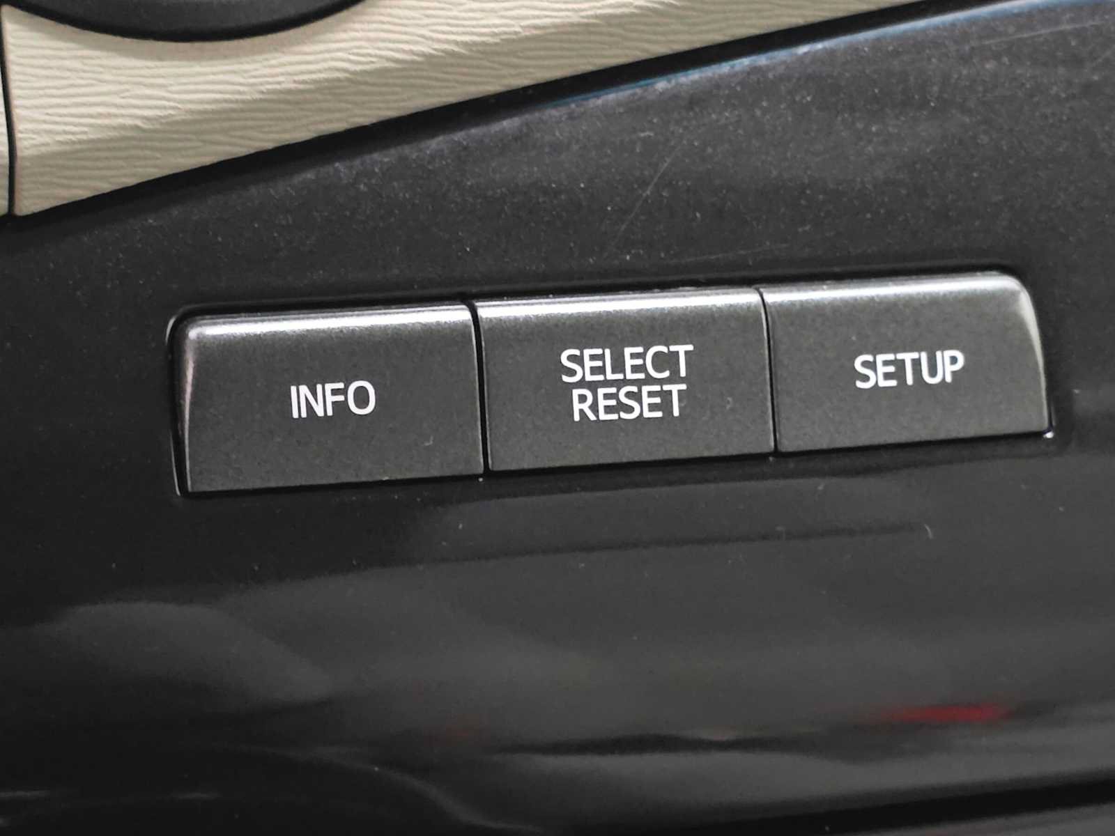 Used 2011 Toyota Sienna LE w/ Towing Pkg AWD/4WD image 15