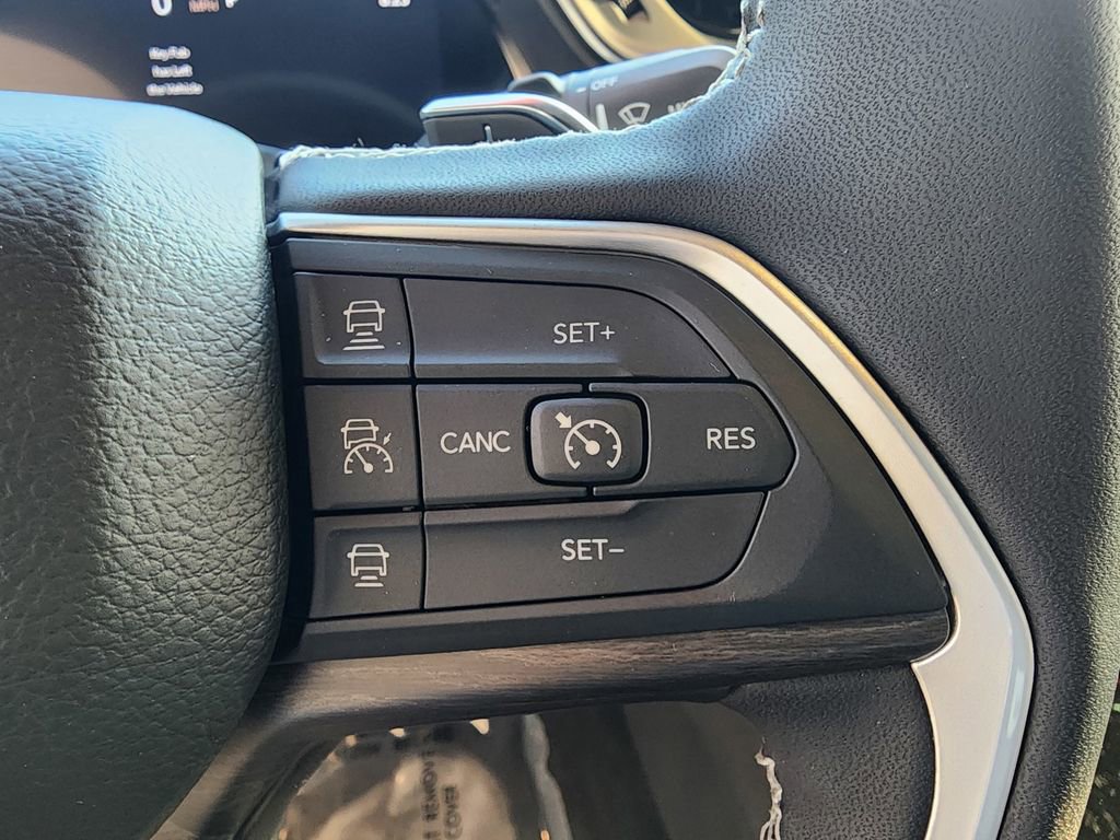 Used 2025 Jeep Grand Cherokee L Limited w/ Luxury Tech Group II RWD image 22