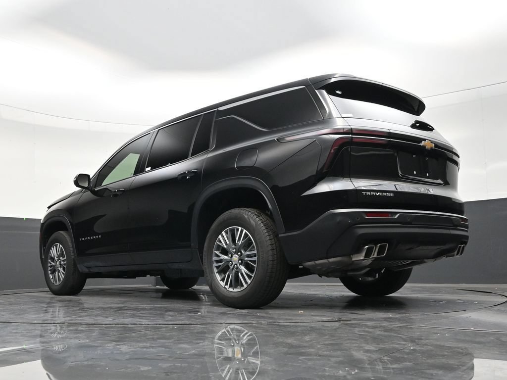 Used 2025 Chevrolet Traverse LT FWD image 21