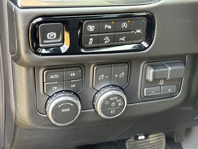 New 2026 GMC Yukon Elevation w/ Elevation Premium Package AWD/4WD image 30