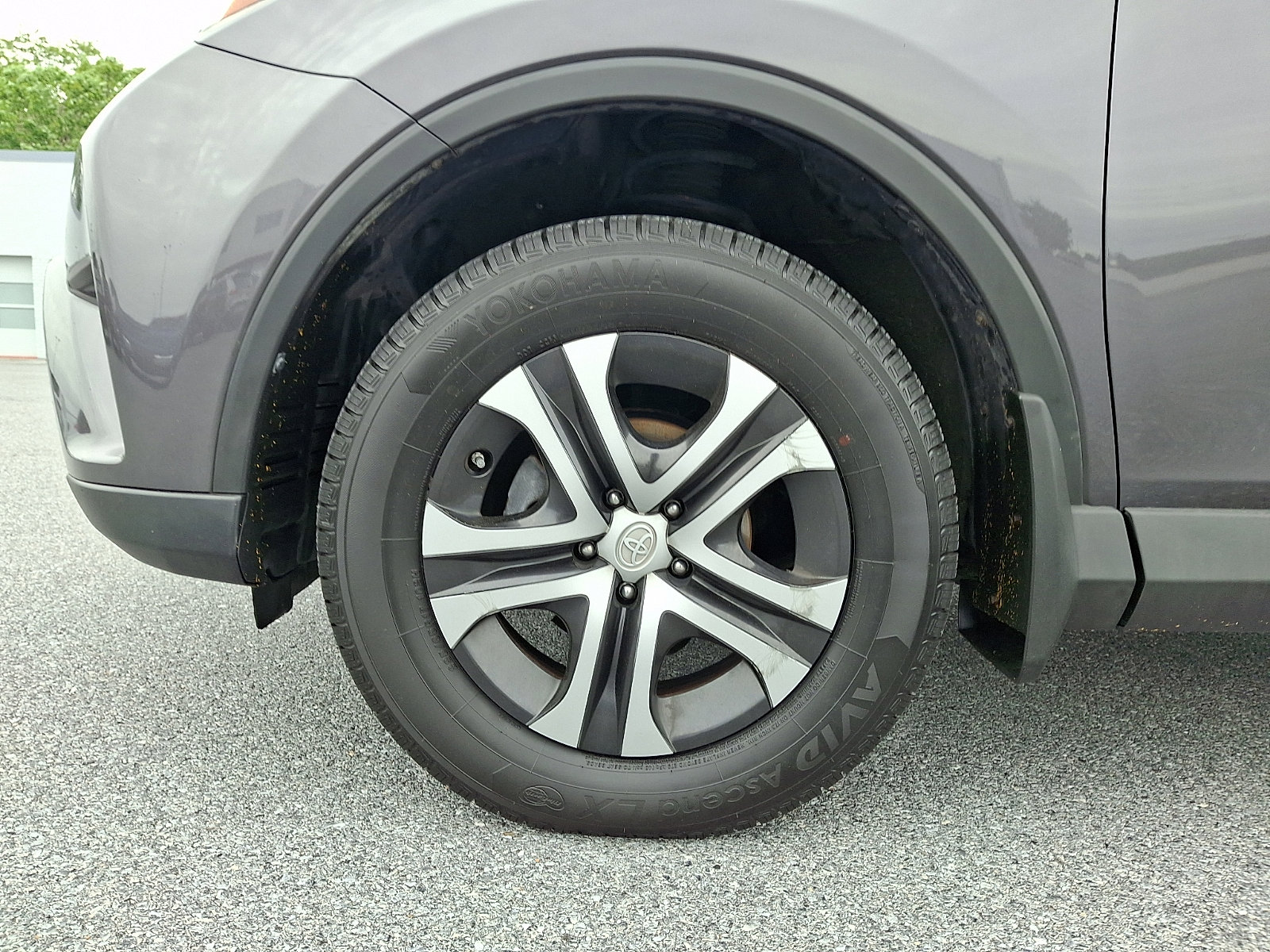 Used 2016 Toyota RAV4 LE AWD/4WD image 10