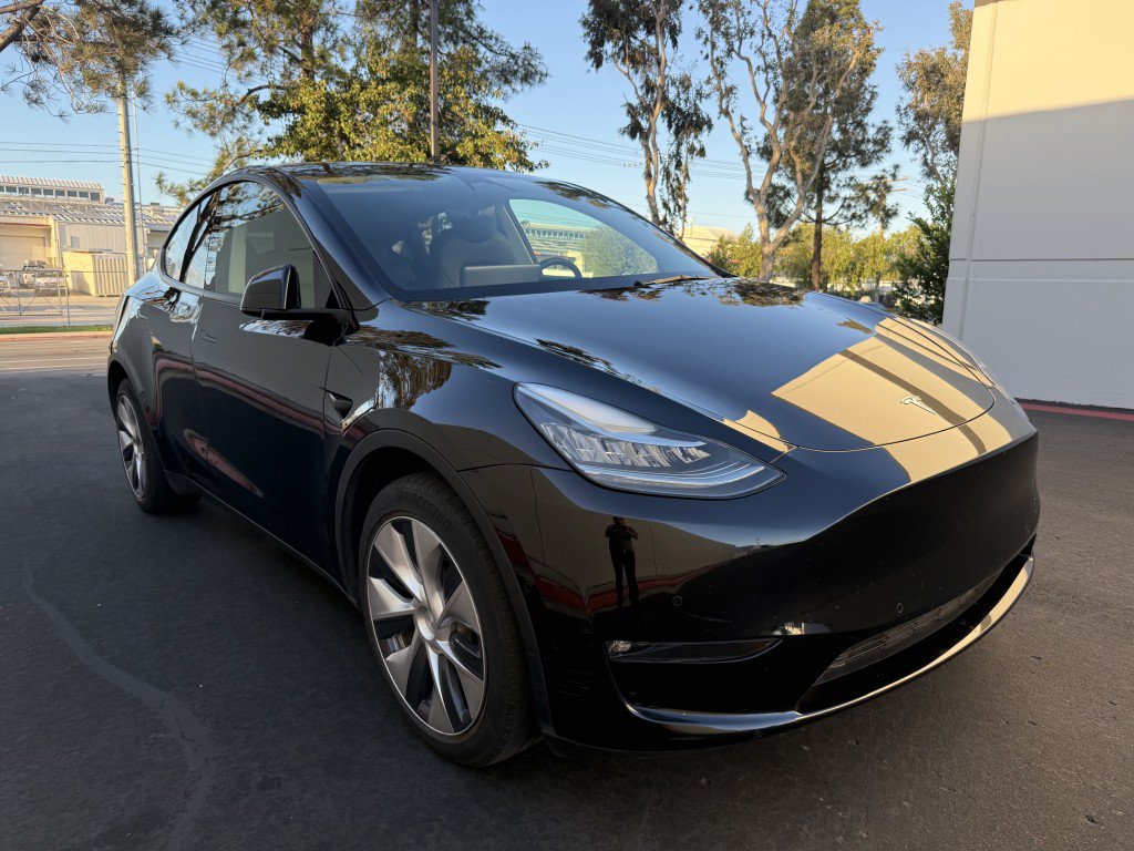 Used 2022 Tesla Model Y Long Range AWD/4WD image 2