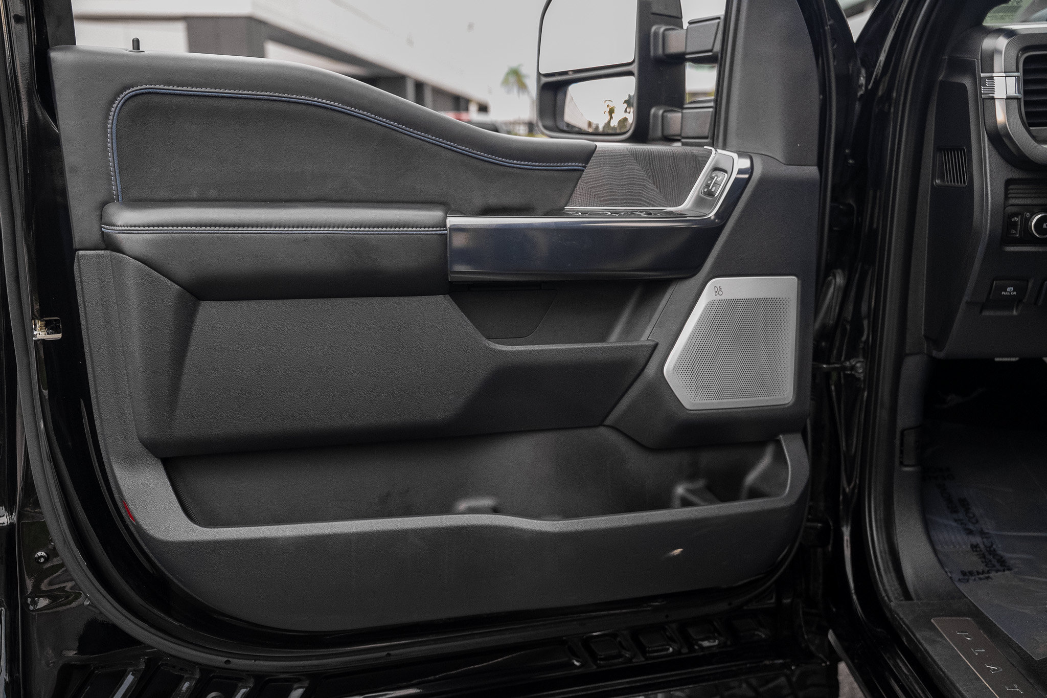 Used 2025 Ford F250 Platinum w/ FX4 Off-Road Package AWD/4WD image 54