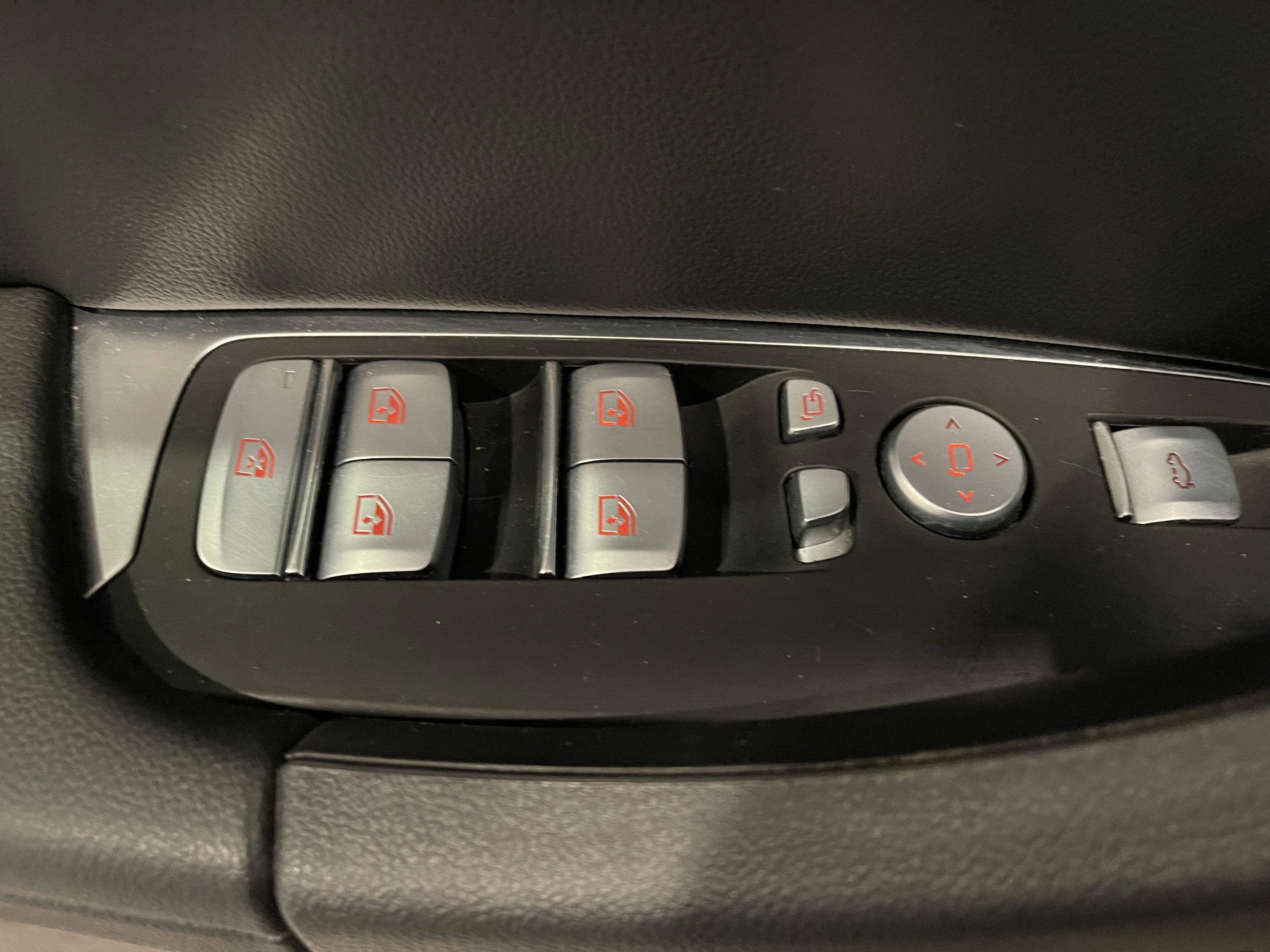 Used 2023 BMW X4 xDrive30i w/ Premium Package image 12