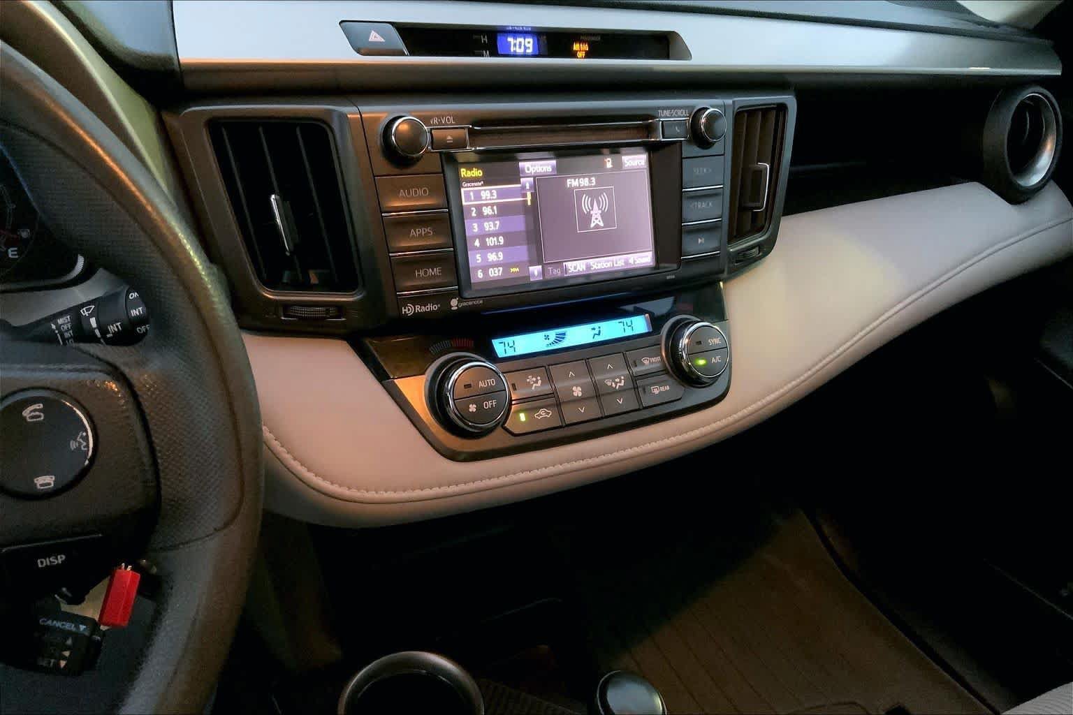 Used 2015 Toyota RAV4 XLE AWD/4WD image 5