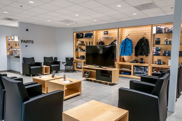 Certified 2024 Mercedes-Benz GLC 43 AMG 4MATIC image 37