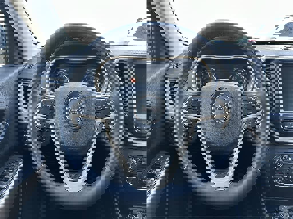 Used 2018 Jeep Cherokee Limited w/ Technology Group image 18