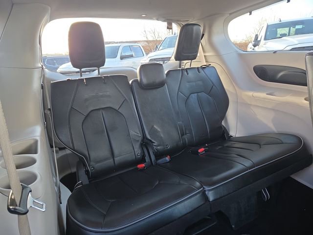 Used 2018 Chrysler Pacifica Limited image 35