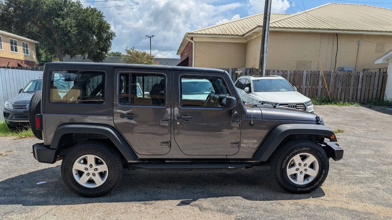Used 2017 Jeep Wrangler Unlimited Sport w/ Connectivity Group AWD/4WD image 2