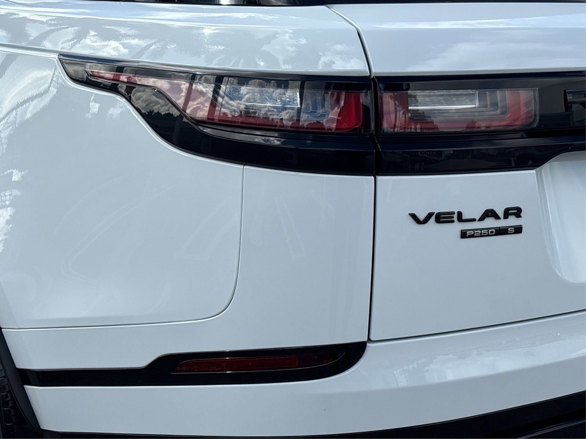 Used 2020 Land Rover Range Rover Velar R-Dynamic S image 15