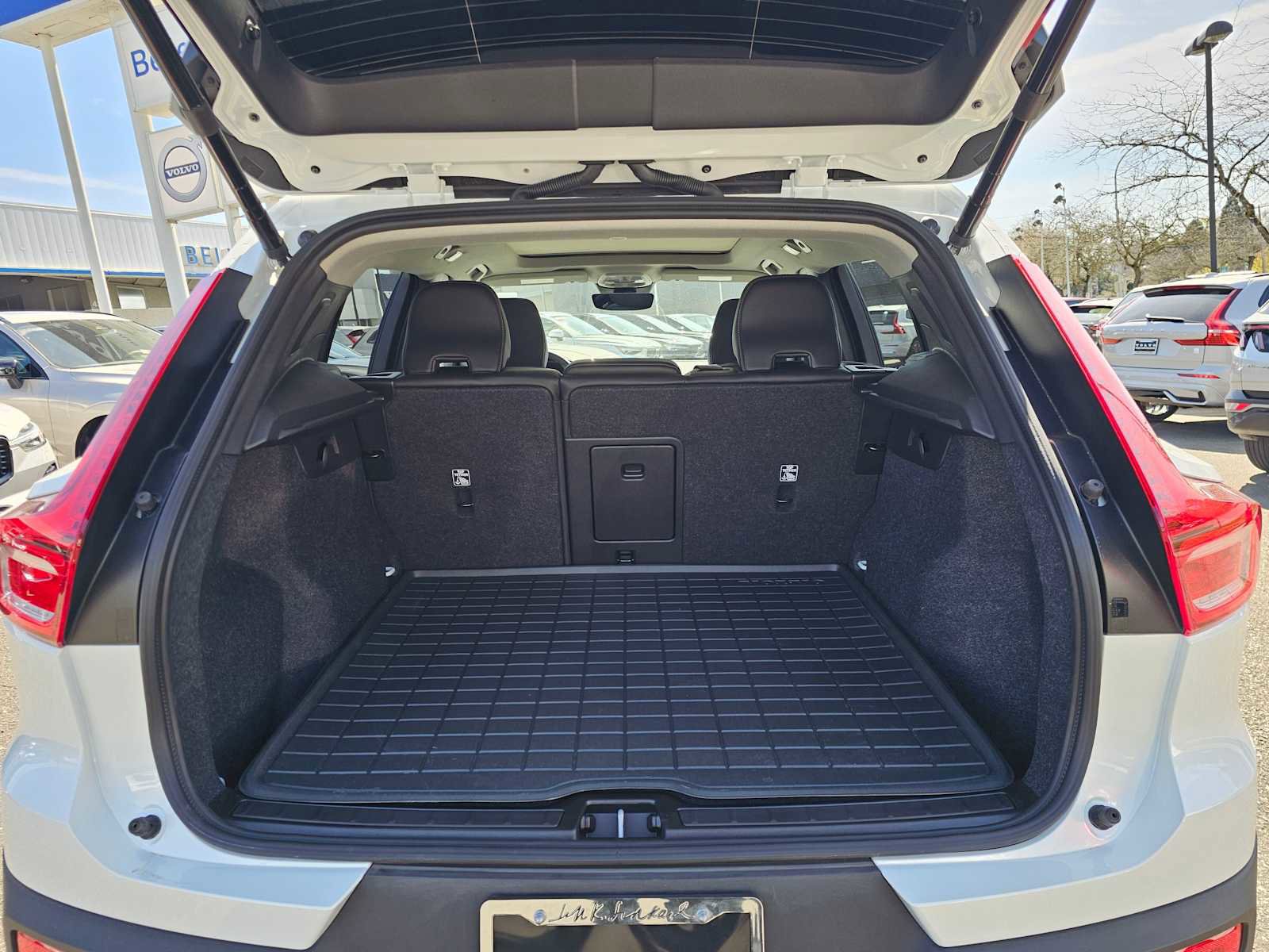 Used 2025 Volvo XC40 B5 Core w/ Protection Package Premier AWD/4WD image 15