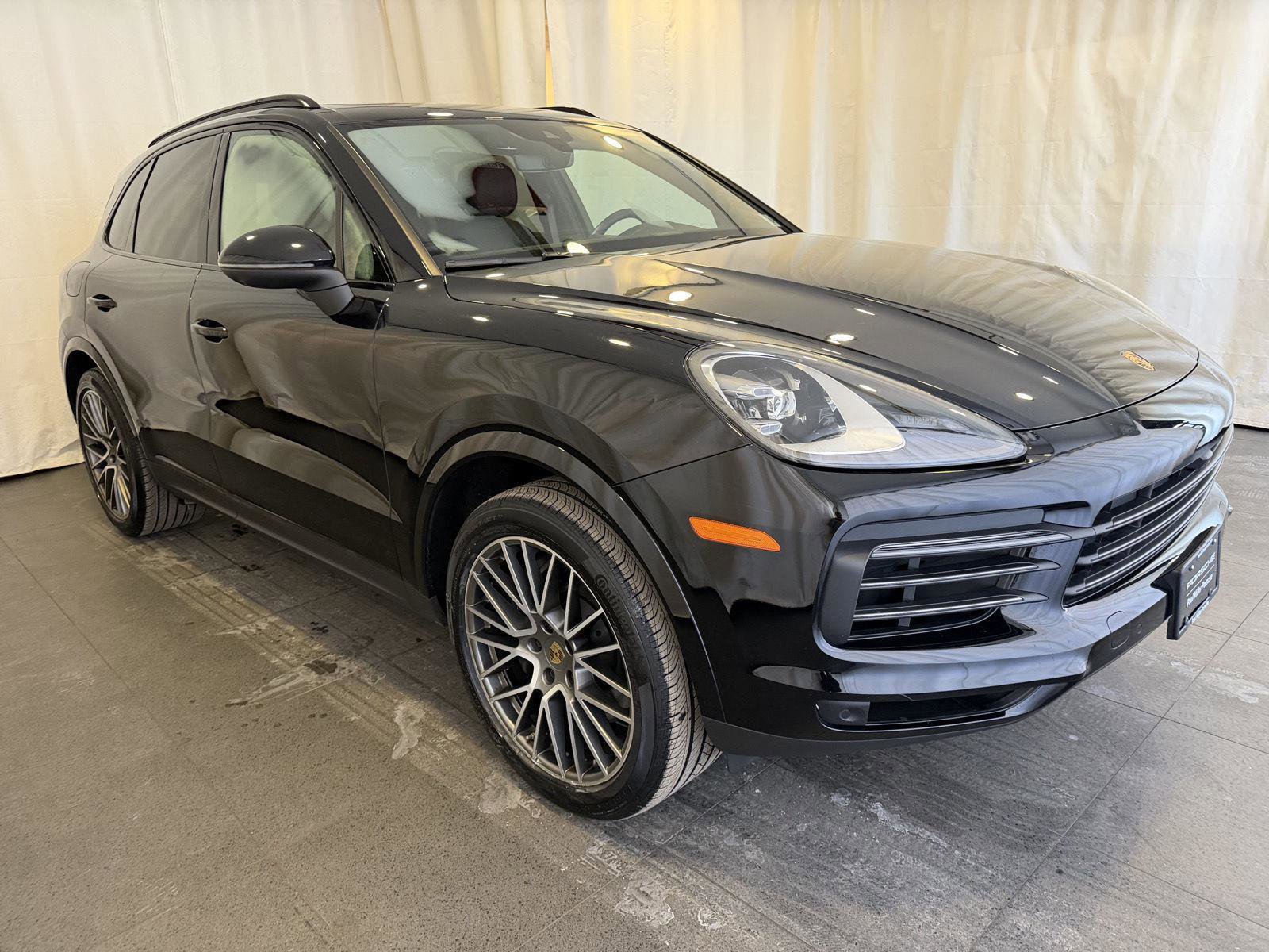 Certified 2023 Porsche Cayenne Platinum Edition image 7