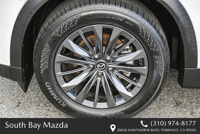 Certified 2025 MAZDA CX-70 3.3 Turbo w/ Preferred Package AWD/4WD image 11