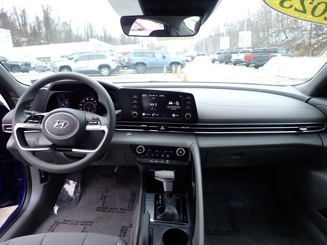 Used 2023 Hyundai Elantra SEL image 18