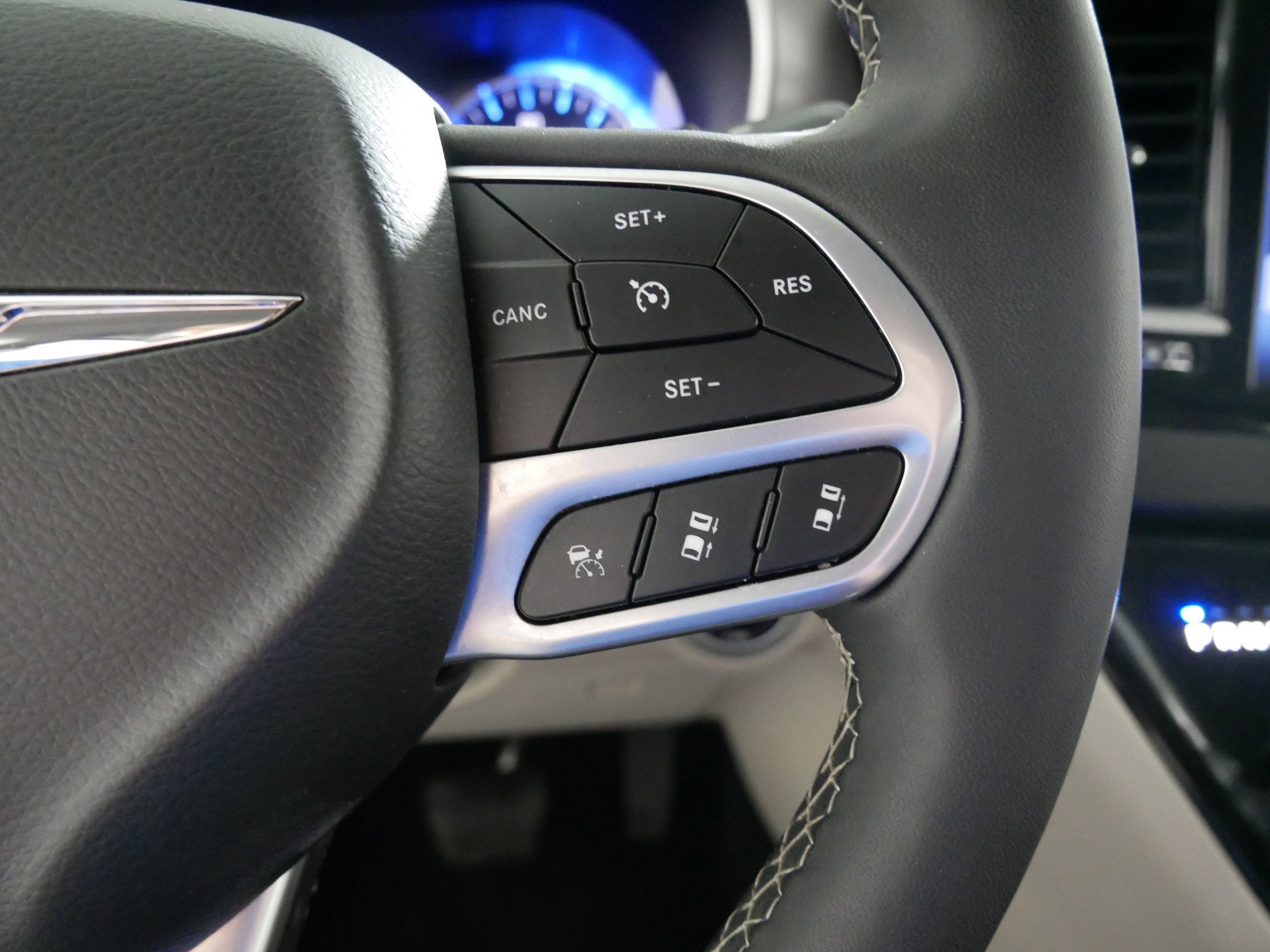 Used 2024 Chrysler Pacifica Touring-L image 28