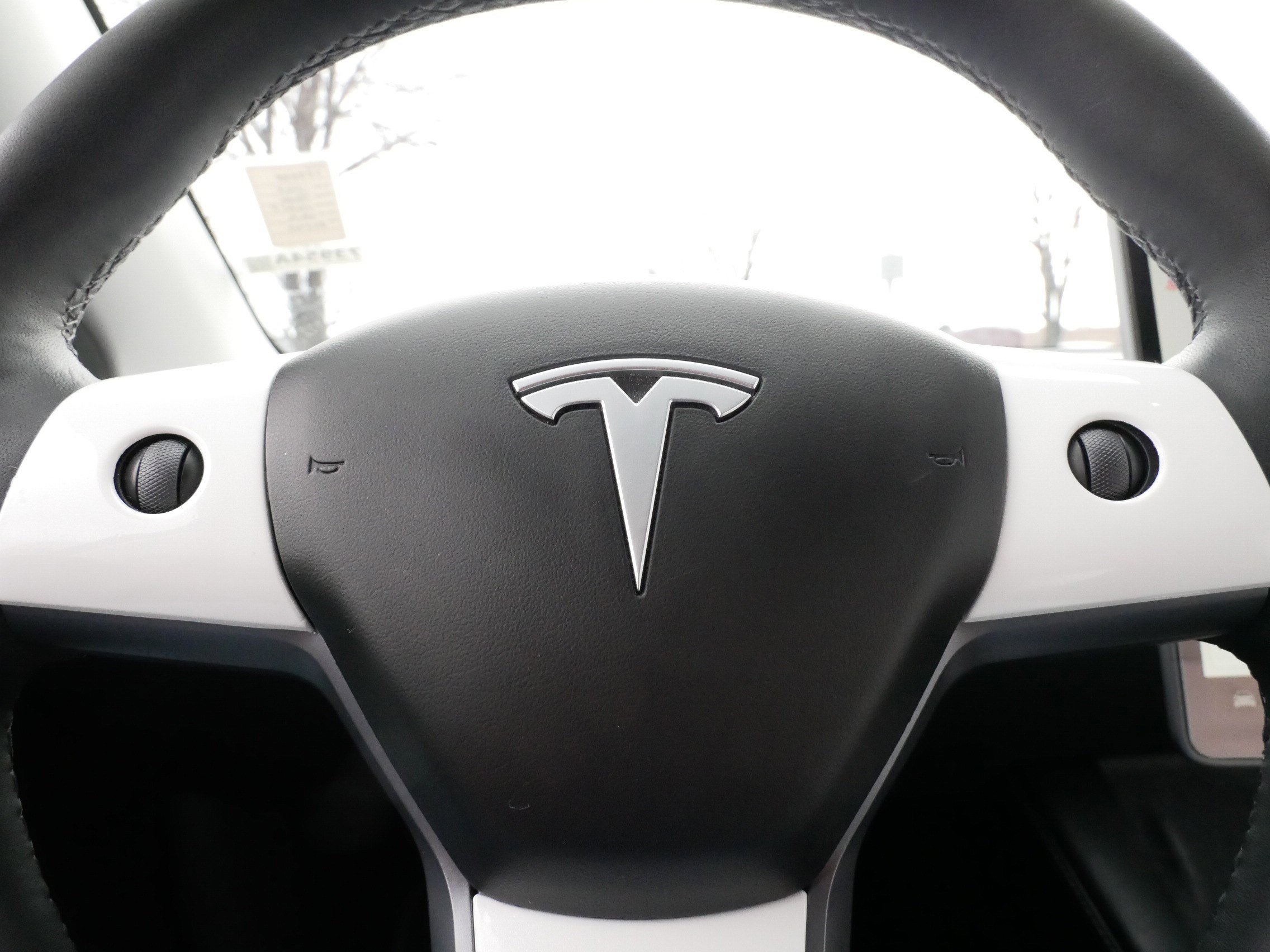 Used 2023 Tesla Model Y AWD image 25