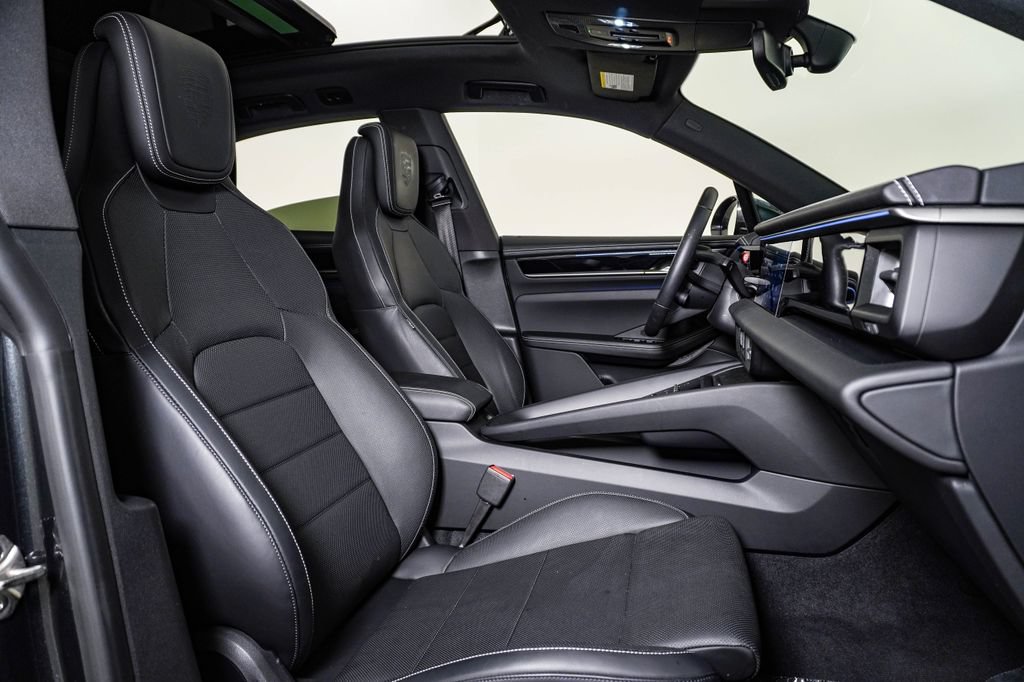 Certified 2025 Porsche Macan 4S Electric AWD/4WD image 15