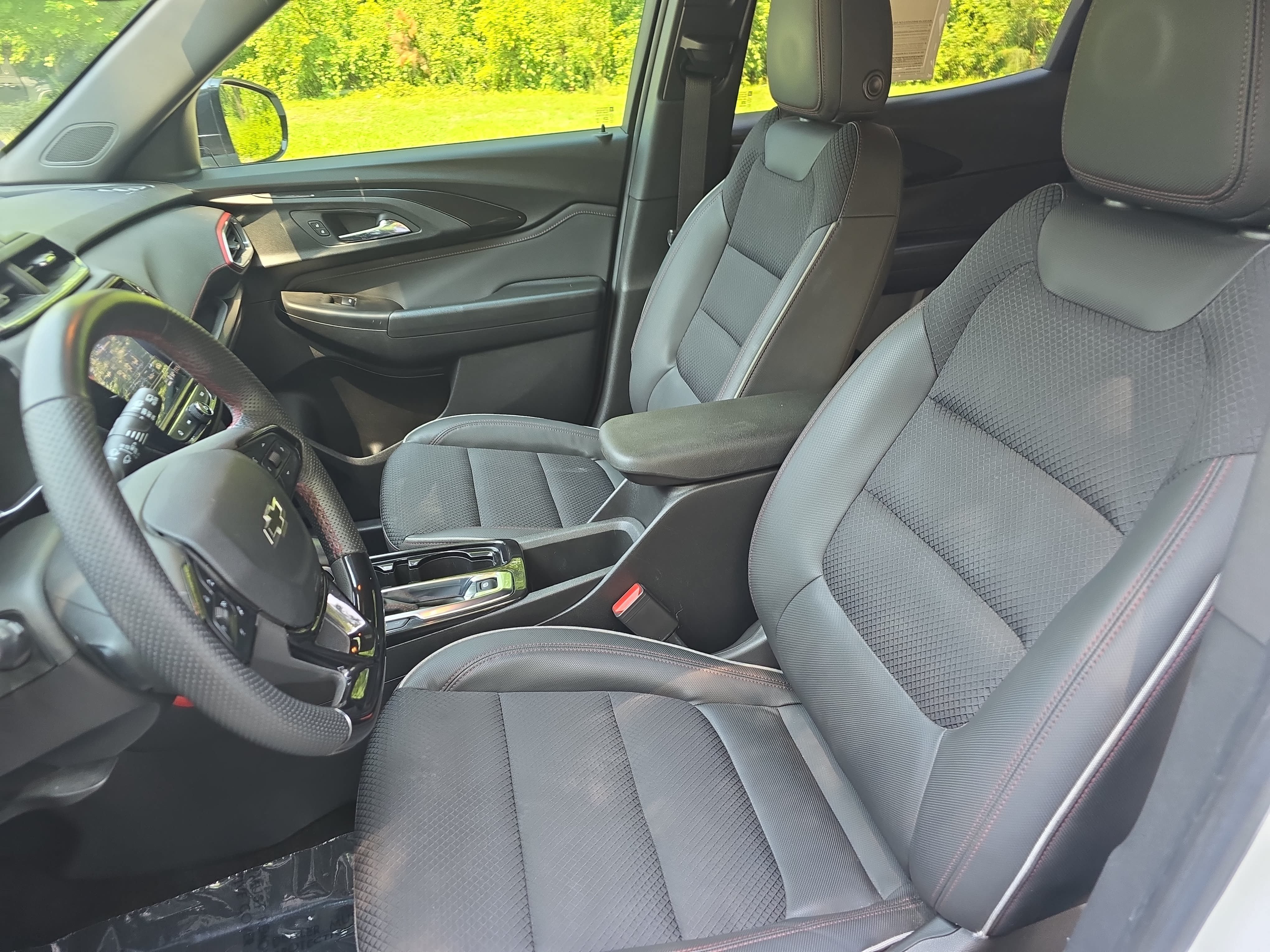 Used 2023 Chevrolet TrailBlazer RS w/ Sun and Liftgate Package FWD image 16