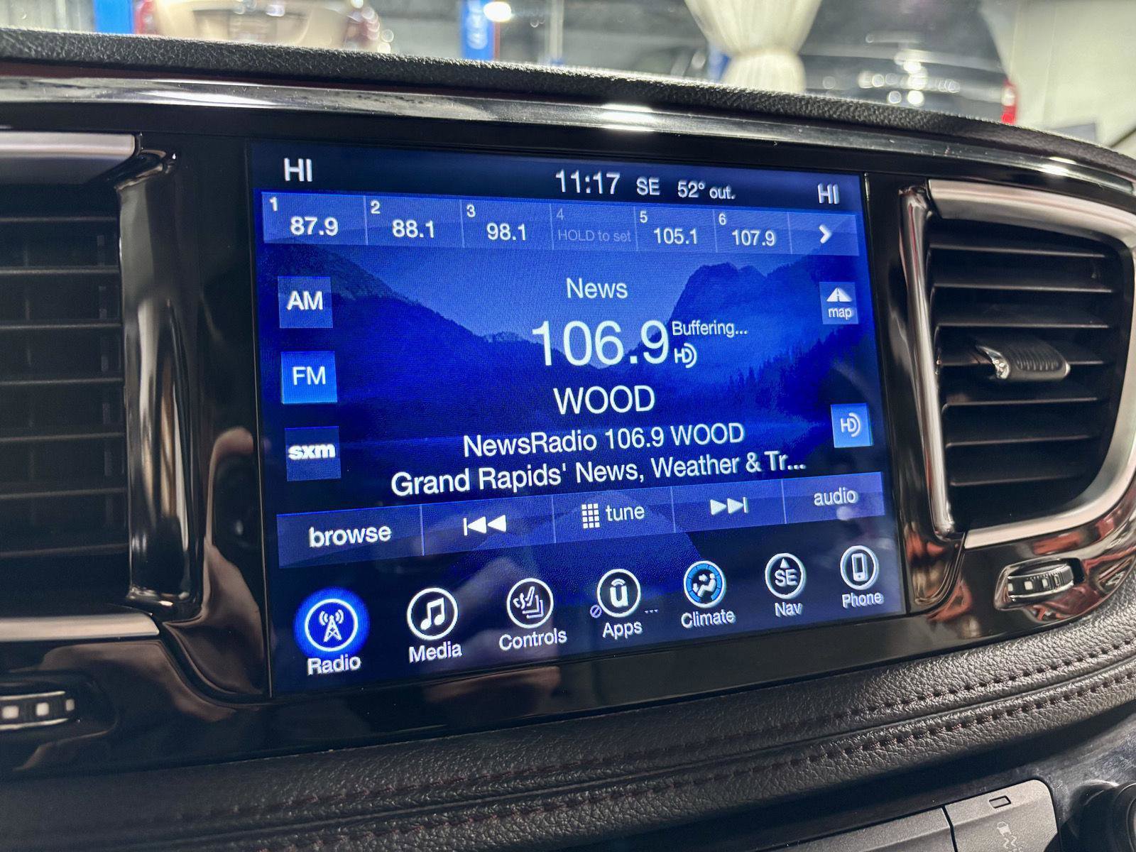 Used 2017 Chrysler Pacifica Limited w/ UConnect Theater Package image 27