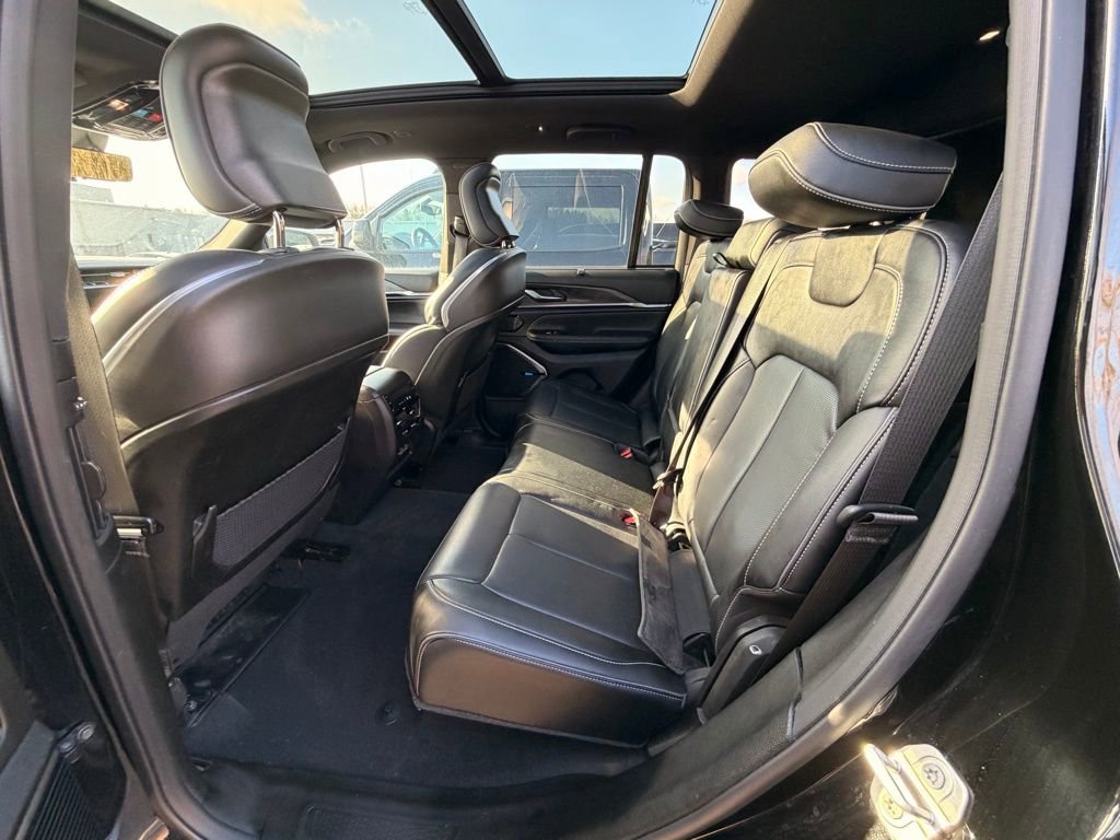 Used 2022 Jeep Grand Cherokee Overland w/ Advanced Protech Group III image 9