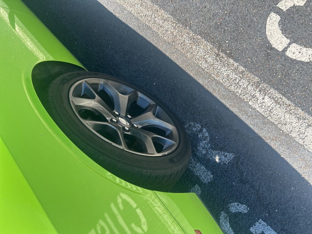 Used 2015 Dodge Challenger R/T Plus RWD image 7