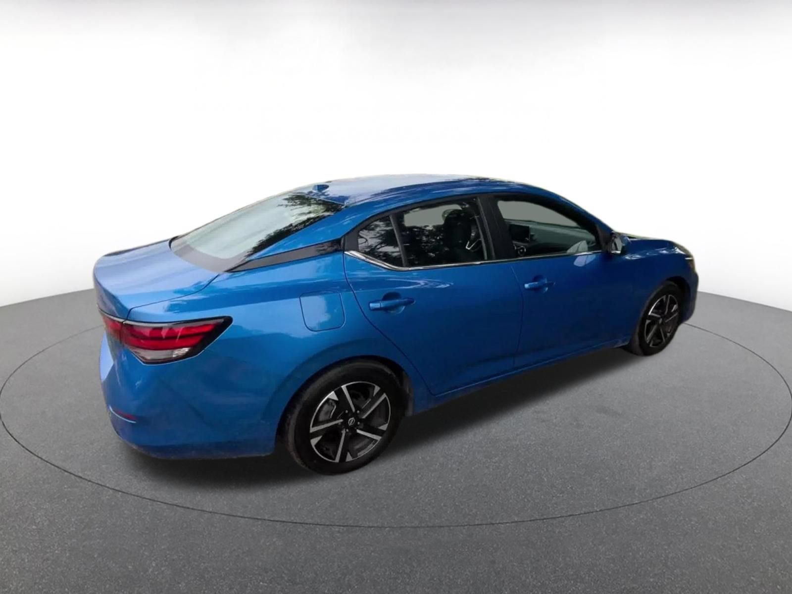 Used 2025 Nissan Sentra SV FWD image 15