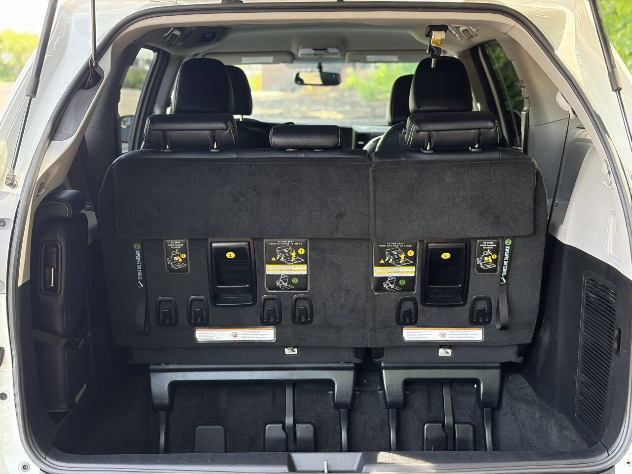 Used 2017 Toyota Sienna SE Premium FWD image 24