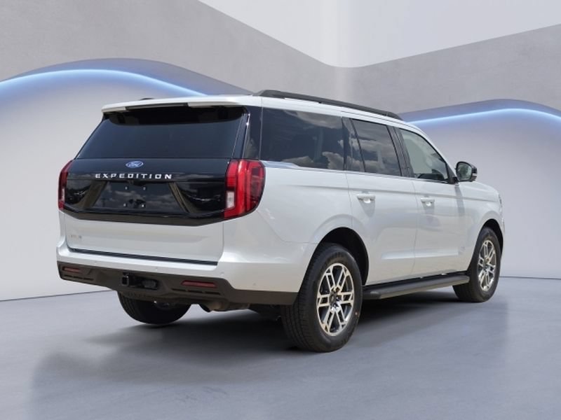 Certified 2025 Ford Expedition Active RWD image 3