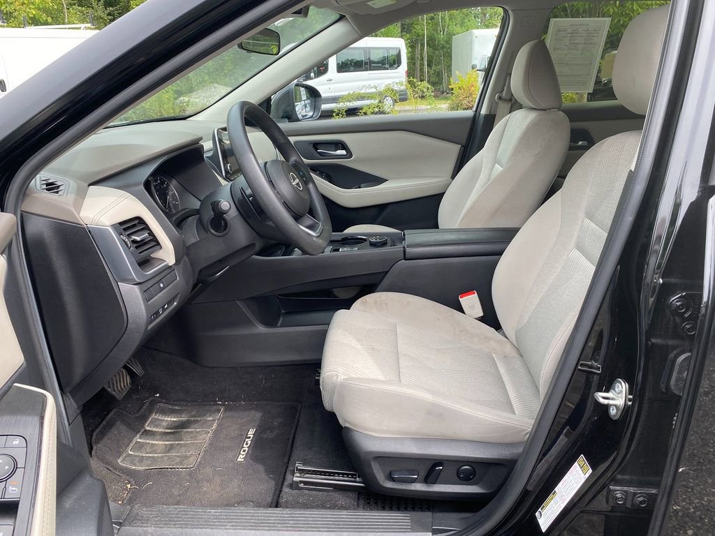 Used 2024 Nissan Rogue SV image 12