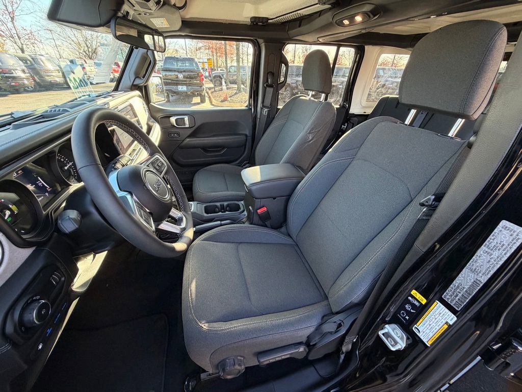 Used 2025 Jeep Wrangler Unlimited Sahara w/ Safety Group image 22