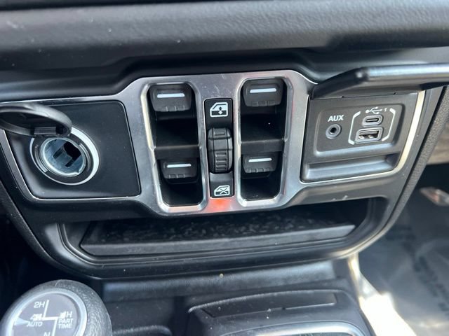 Used 2025 Jeep Wrangler Unlimited Sahara AWD/4WD image 12