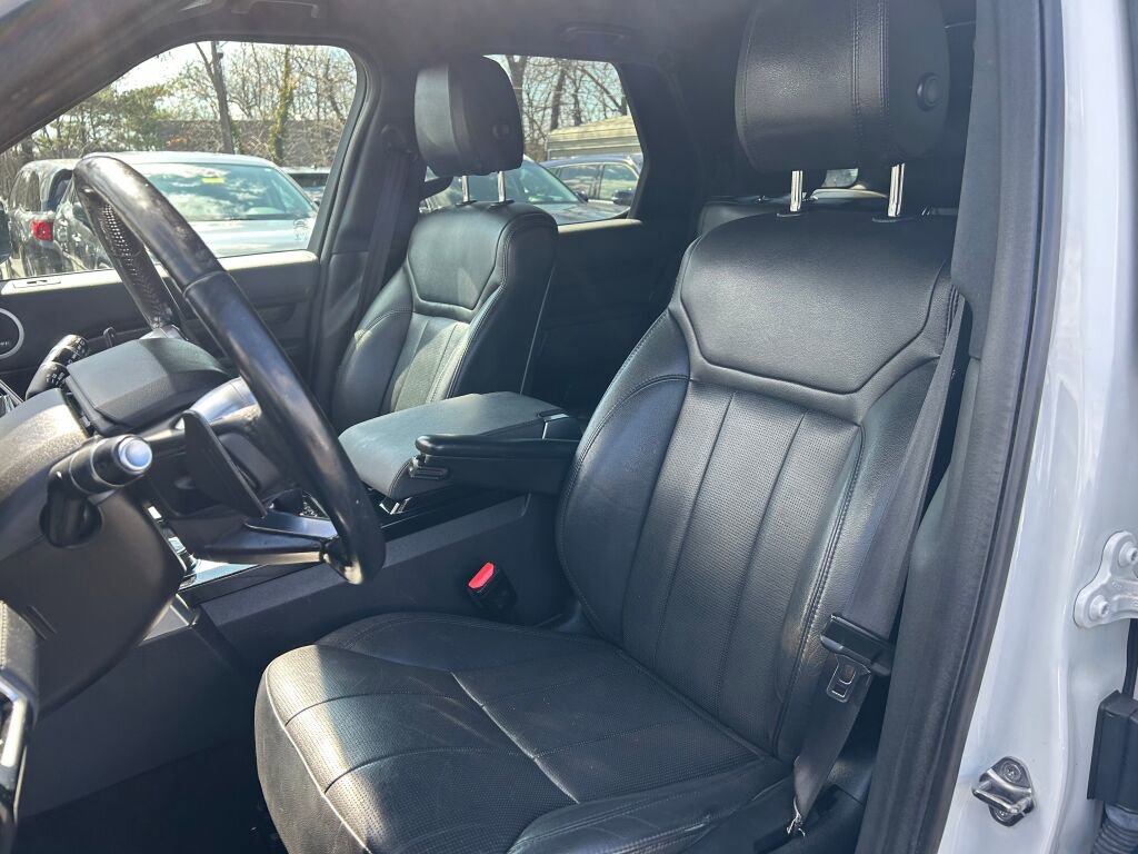 Used 2018 Land Rover Discovery HSE image 11