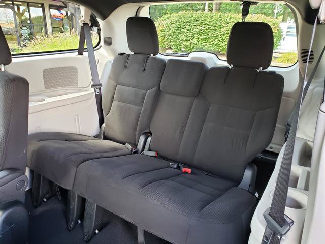 Used 2016 Dodge Grand Caravan SE FWD image 13