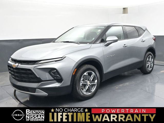 Used 2025 Chevrolet Blazer LT FWD image 1