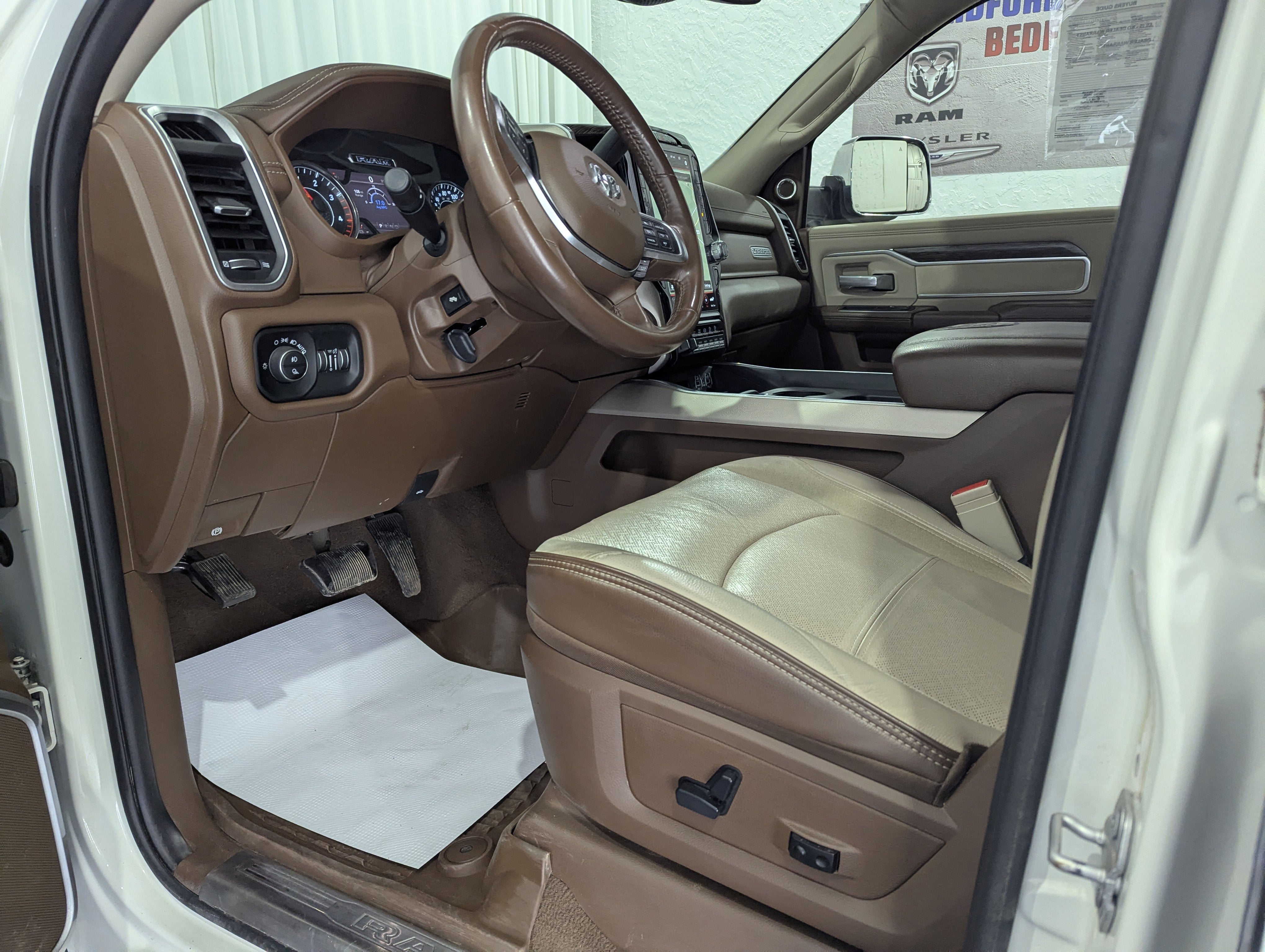 Used 2020 RAM 3500 Laramie AWD/4WD image 18
