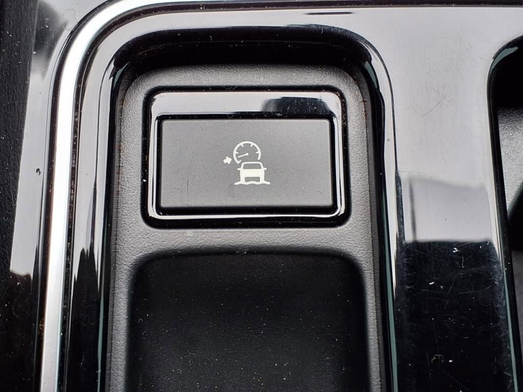 Used 2019 Jaguar F-PACE R-Sport image 21