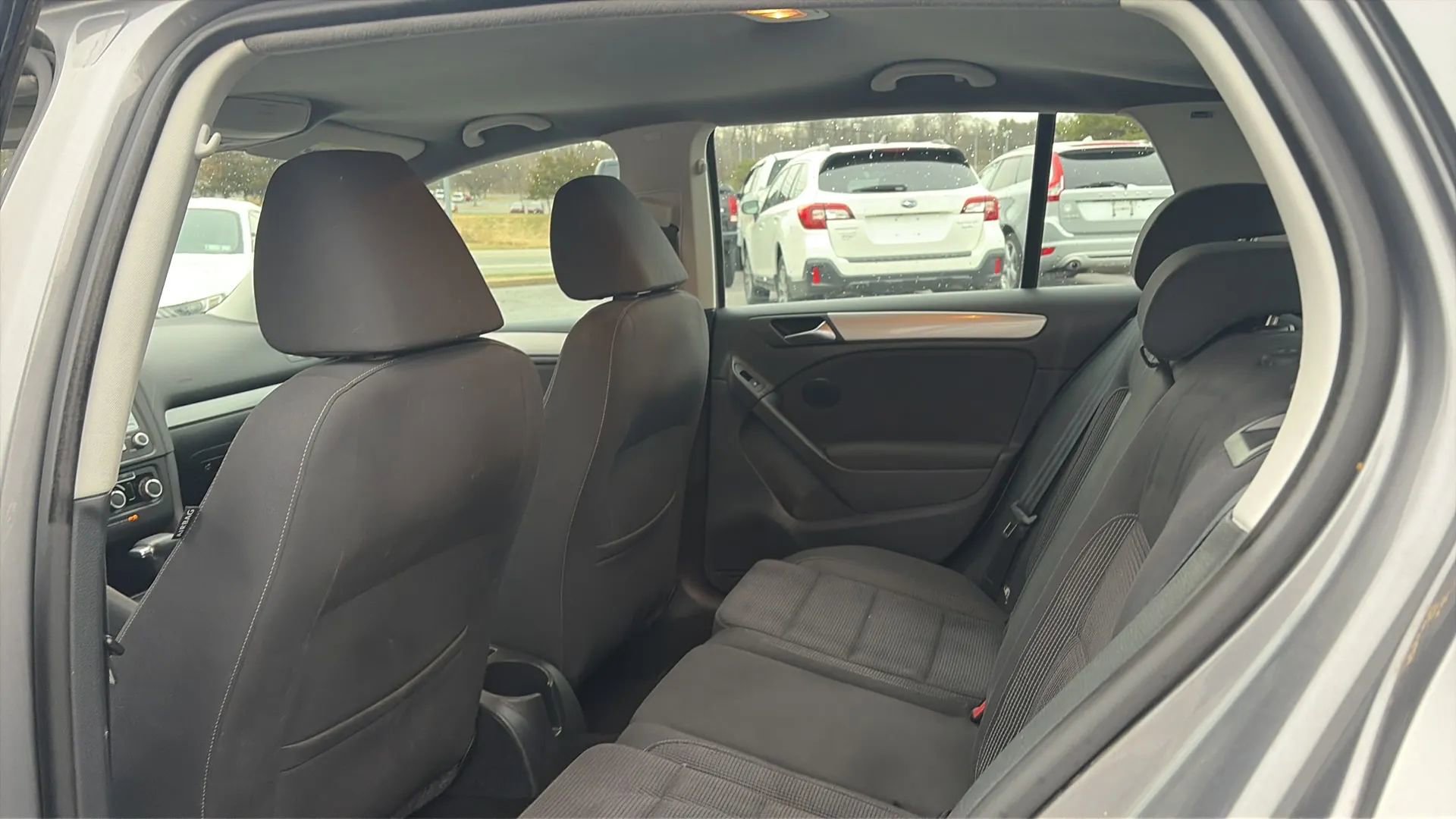 Used 2010 Volkswagen Golf 4-Door image 39