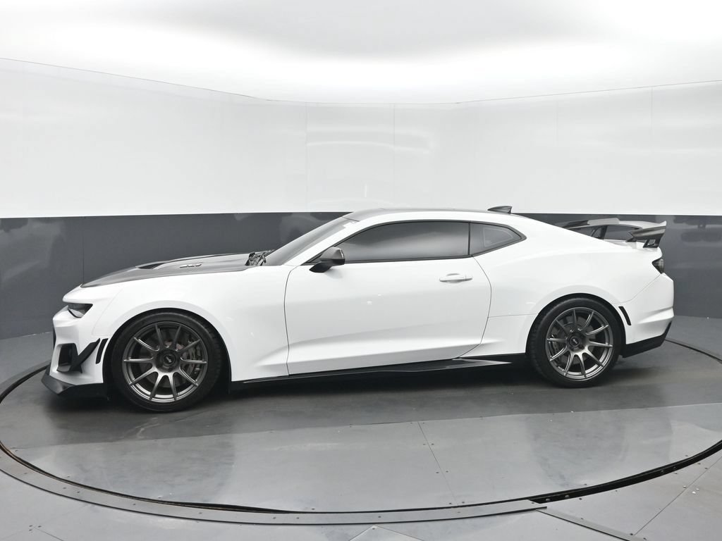 Used 2019 Chevrolet Camaro ZL1 RWD image 6