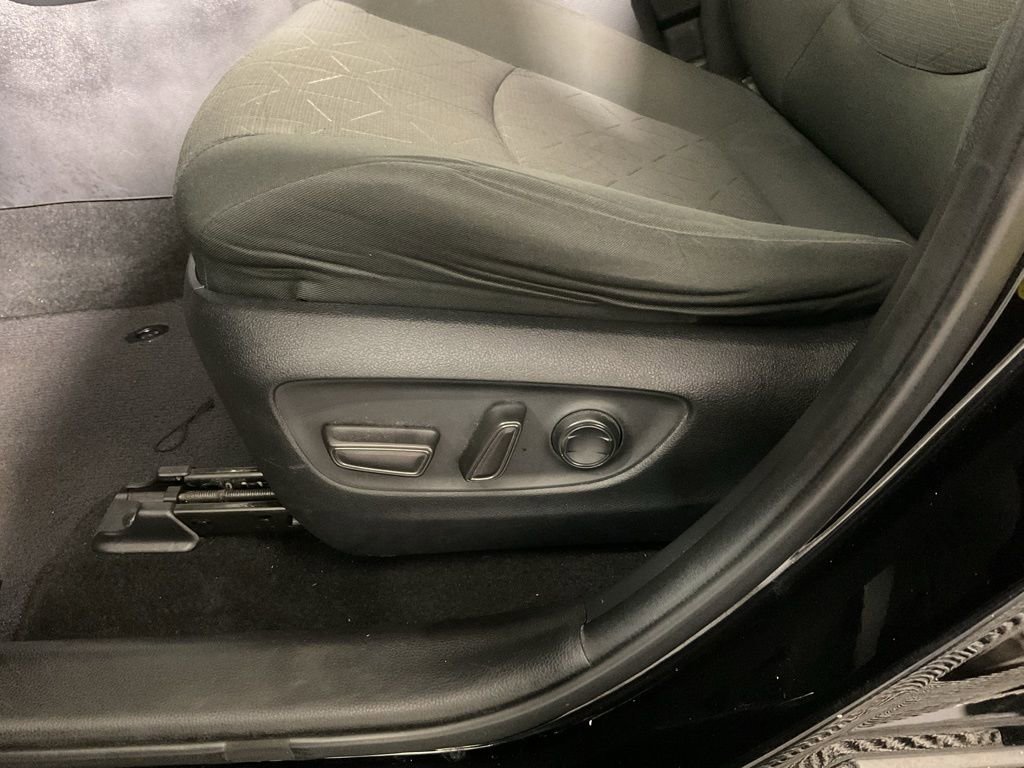 Used 2021 Toyota RAV4 XLE image 19