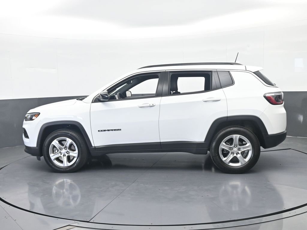 Used 2023 Jeep Compass Latitude AWD/4WD image 3
