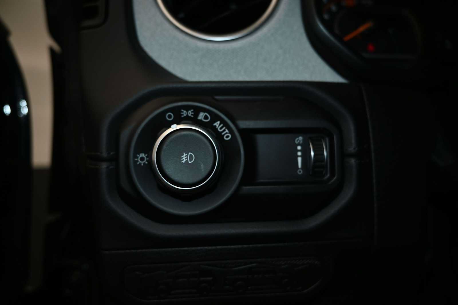Used 2025 Jeep Wrangler Unlimited Sahara AWD/4WD image 17