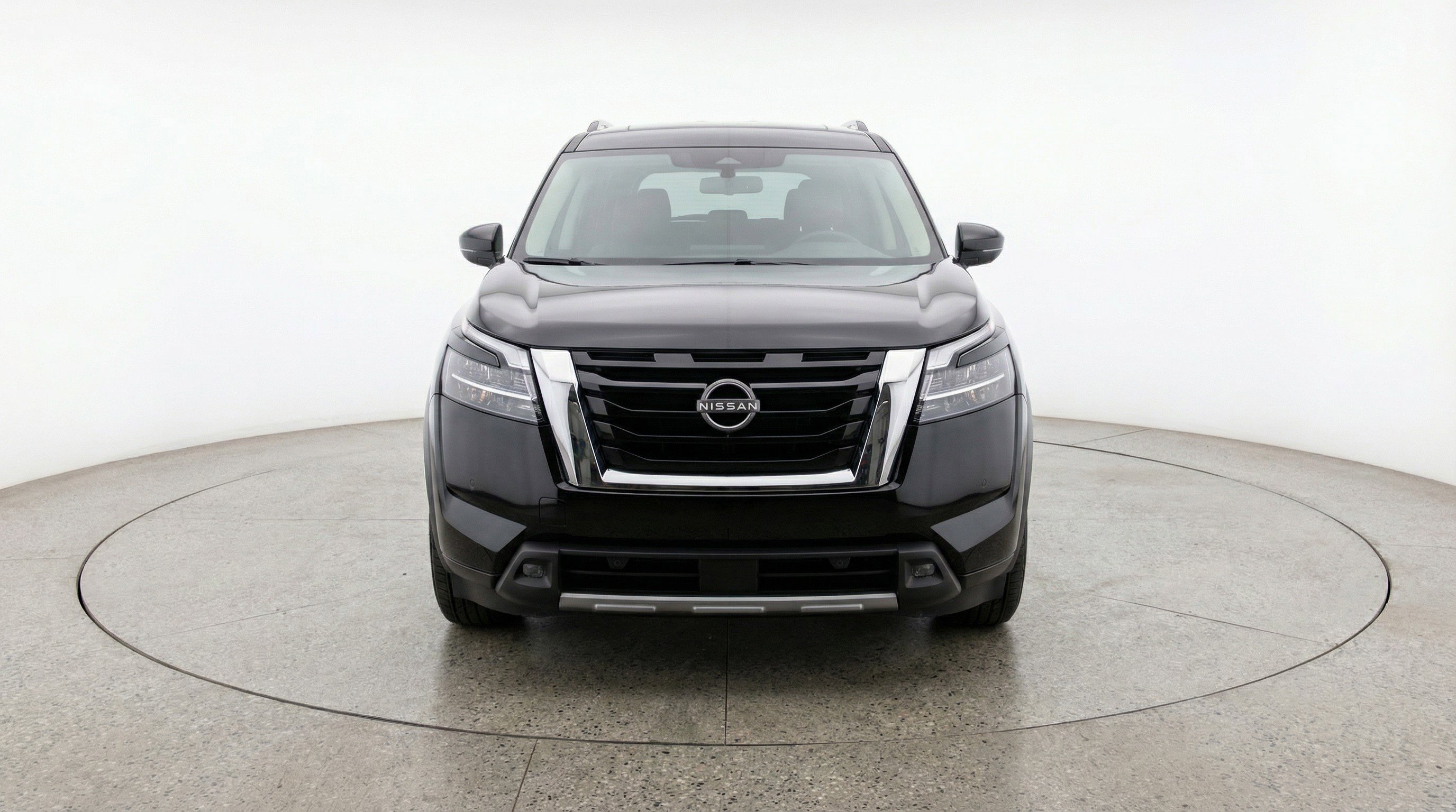 Used 2025 Nissan Pathfinder SV FWD image 2