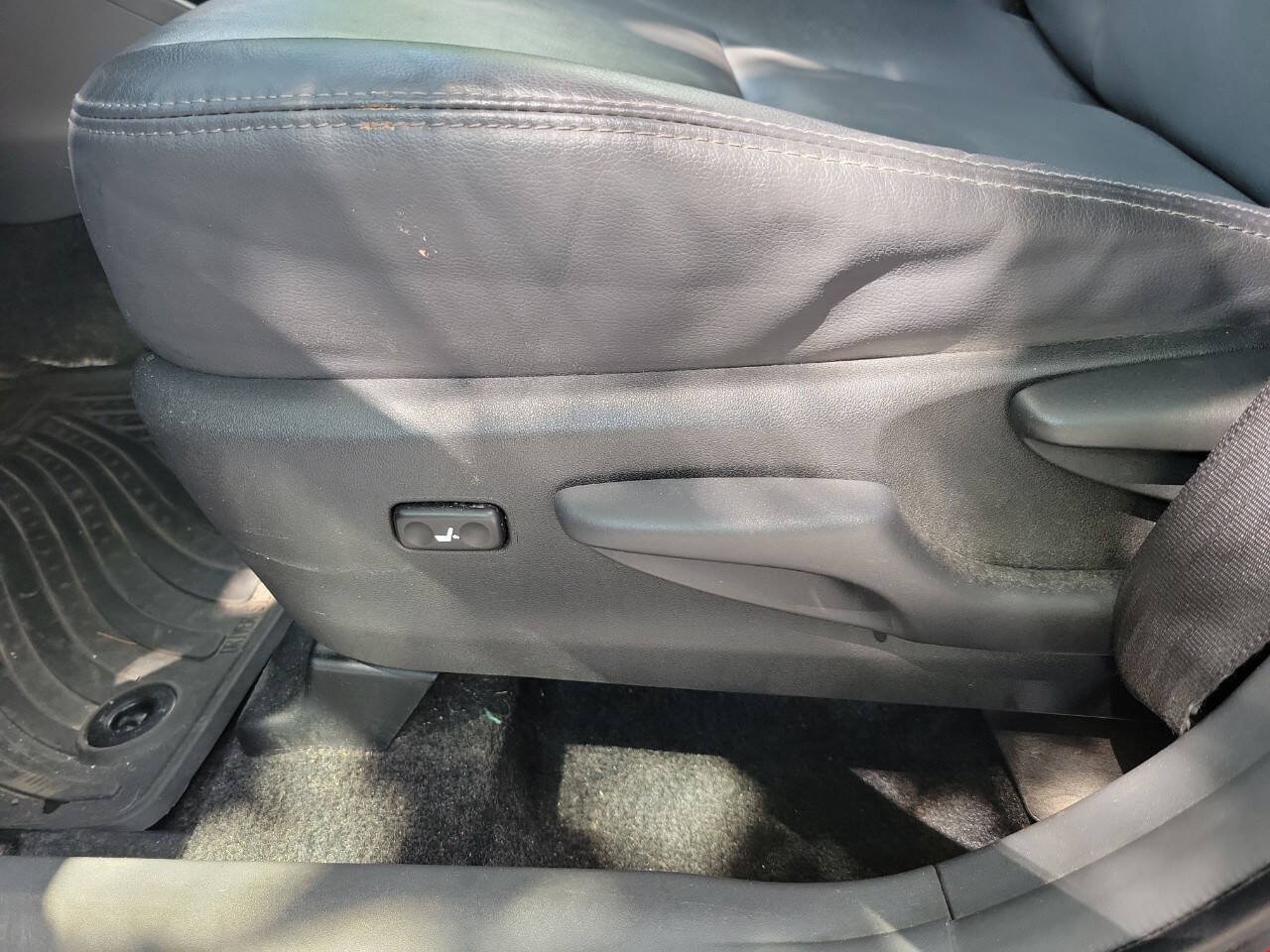Used 2013 Toyota Prius V Five FWD image 12