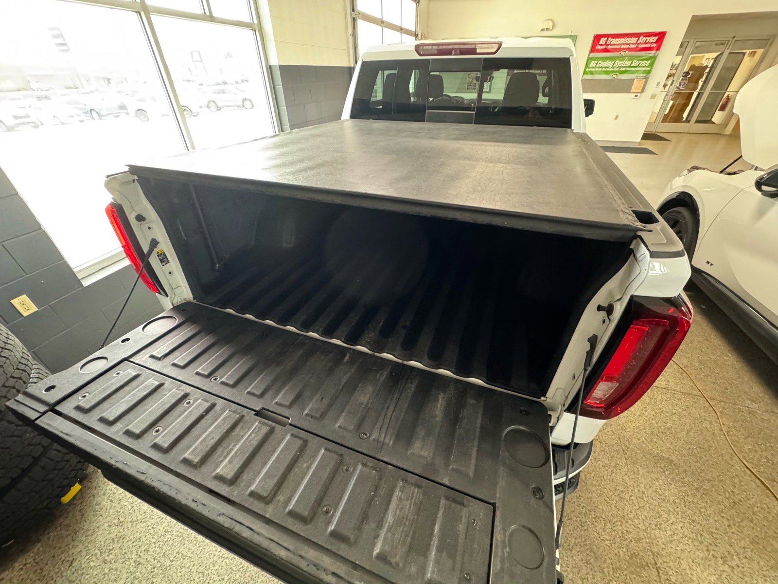 Used 2019 GMC Sierra 1500 AT4 w/ AT4 Premium Package AWD/4WD image 9
