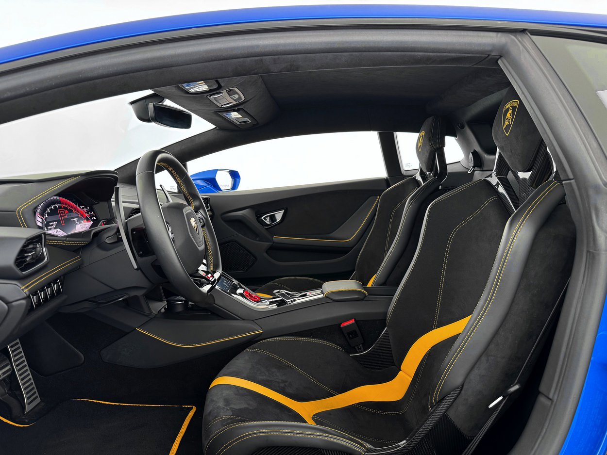 Used 2020 Lamborghini Huracan EVO image 15