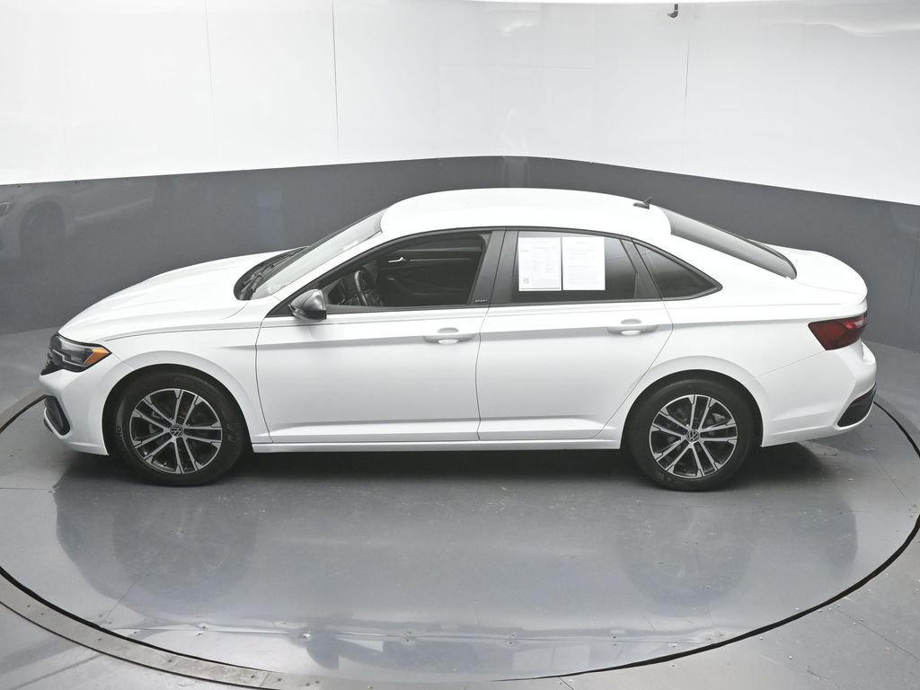 Used 2023 Volkswagen Jetta Sport image 42