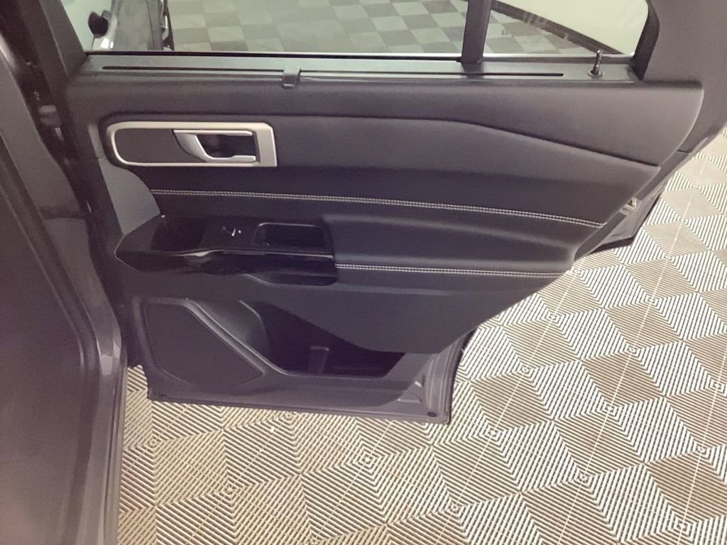 Used 2024 Ford Explorer ST image 14