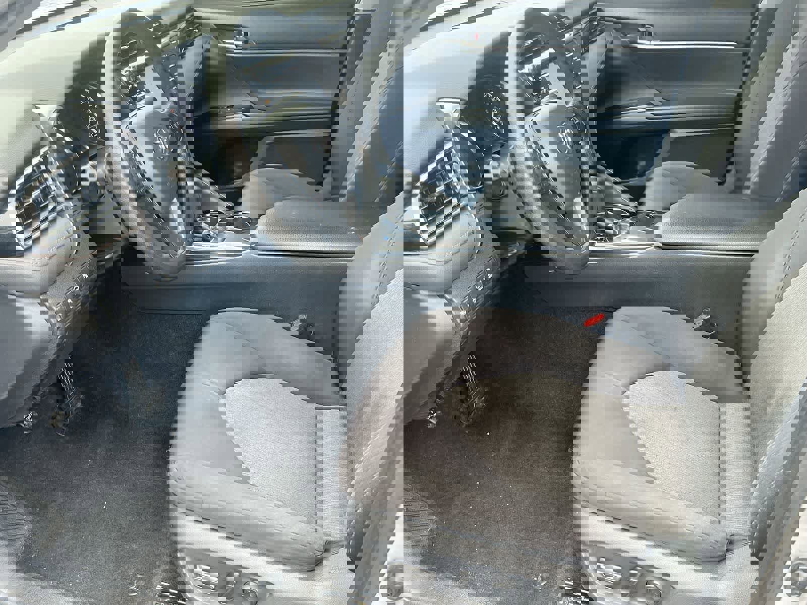 Used 2019 Toyota Camry LE image 10