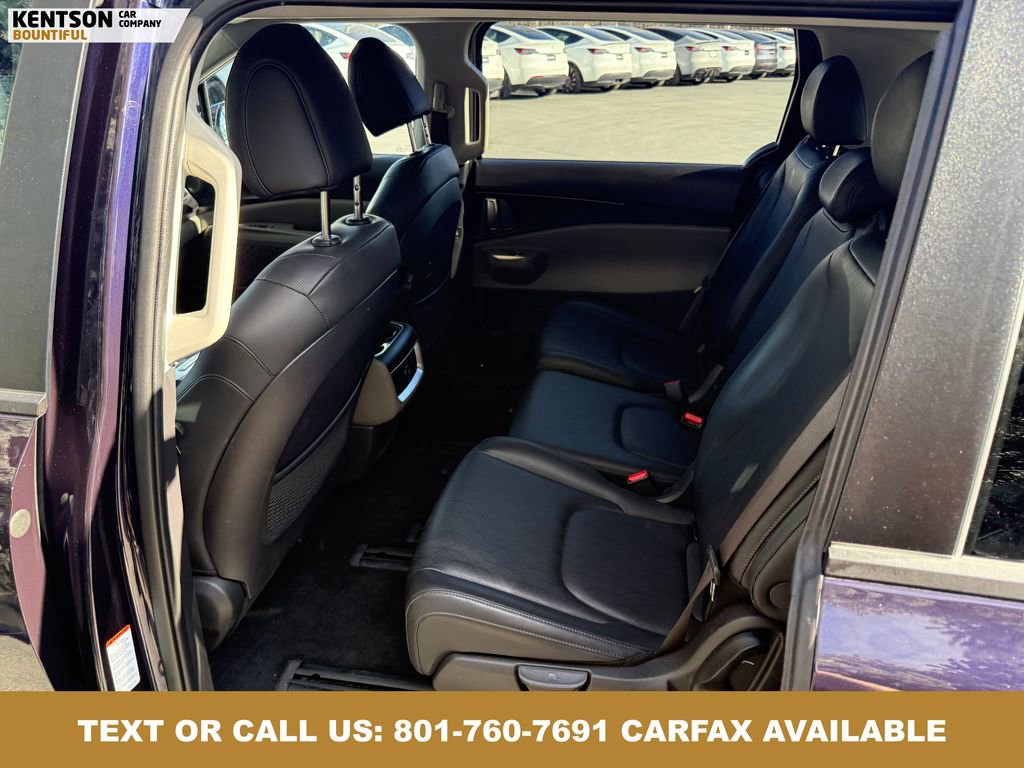 Used 2025 Kia Carnival FWD image 33