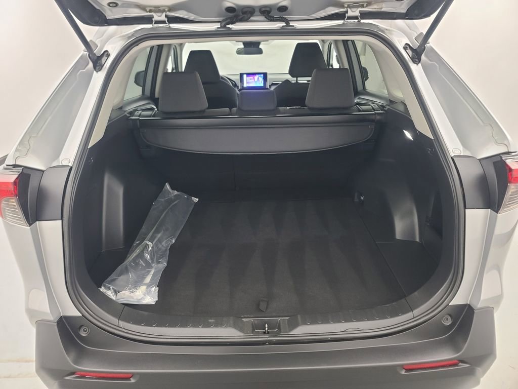 Used 2025 Toyota RAV4 XLE image 19